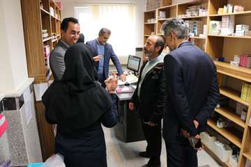 بازدید رئیس دانشگاه از مرکز خدمات جامع سلامت داورآباد 